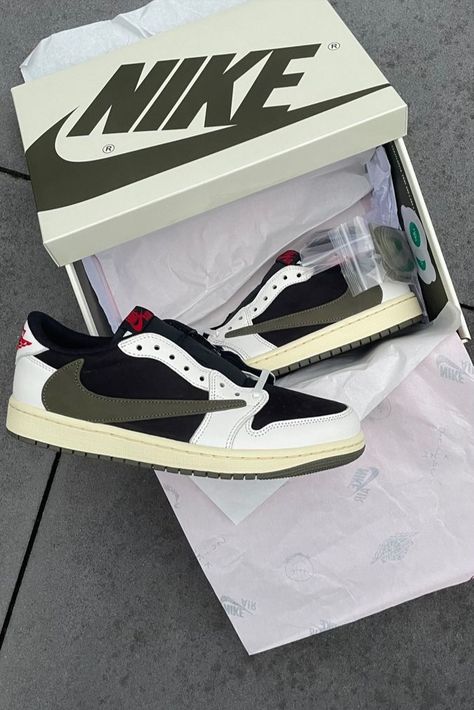 Mayshow.ru Best quality air jordan,Nike,Balenciaga, Adidas shoes #airjordan#nike#balenciaga #adidas Travis Scott Jordan 1 Outfit, Travis Scott Jordan 1, Yeezy Boots, Jordan Retro 6, Nike Fashion Shoes, All Nike Shoes, Nike Shoes Jordans, Womens Air Jordans, Jordan 4 Retro