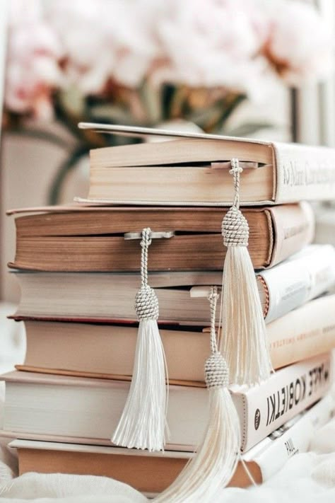 Bookstagram Inspiration, Book Images, Beige Aesthetic, Coffee And Books, Aesthetic Images, Reading Books, الرسومات اللطيفة, Book Photography, Photography Inspo