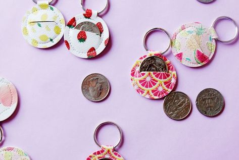 aldi quarter keychain sewing pattern Quarter Keychain Diy, Quarter Keeper Keychain Pattern, Keychain Sewing, Sensory Blocks, Pouch Sewing, Skirt Patterns Sewing, Leather Sheets, Diy Keychain, Christmas Postcard