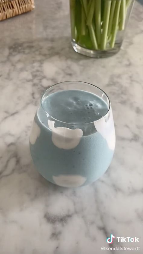 Coconut Cloud Smoothie, Cloud Drink, Cloud Smoothie, Smoothie At Home, Coconut Cloud, Antioxidant Smoothie, Cute Frozen, Visit Los Angeles, Blue Spirulina