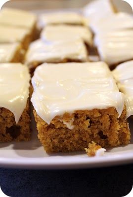 Pumpkin Bars and Cream Cheese Frosting. Pumpkin Crunch, Pane Dolce, Crunch Cake, Pumpkin Bars, Ginger Snap, Think Food, Gluten Free Pumpkin, Pumpkin Dessert, Party Desserts