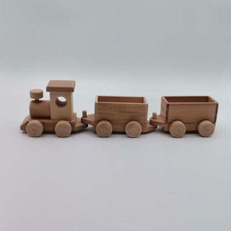 Nursery Natural Wood, Wood Train Toy, Waldorf Montessori, Natural Wood Toys, Wooden Toys Design, Wood Train, Wooden Toy Trucks, Wooden Toy Cars, Toy Trains Set