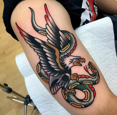 Traditional Flag Tattoo, Snake And Eagle Tattoo, Eagle Tattoo For Women, Mexican Eagle Tattoo, Mexican Flag Tattoos, Eagle Tattoo Ideas, Eagle Tattoo Designs, Eagle Tattoo Design, Mexico Traditional