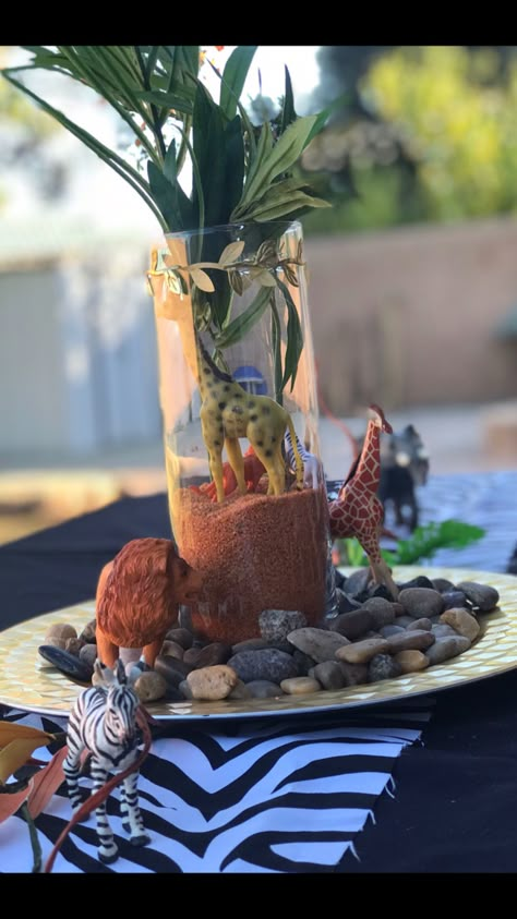 Animal Themed Centerpieces, Africa Theme Party Centerpieces, Jungle Theme Party Centerpieces, Two Wild Birthday Party Centerpieces, Jungle Theme Banquet, Jungle Party Centerpieces, Party Animal Centerpieces, Jungle Theme Centerpieces Diy, Tiger Centerpieces