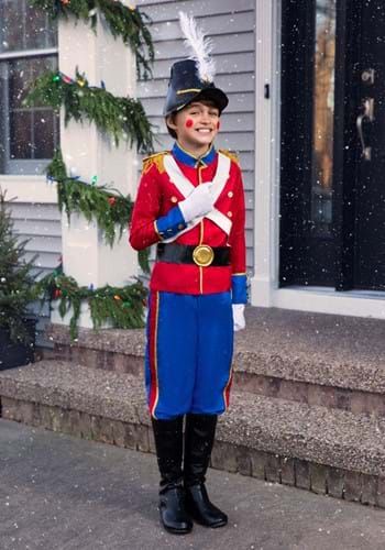 Diy Nutcracker Costume, Toy Soldier Costume, Diy Costumes Men, Christmas Costume Ideas, Diy Nutcracker, Nutcracker Costume, Barbie Nutcracker, Creative Halloween Costumes Diy, Funny Creative Halloween Costumes