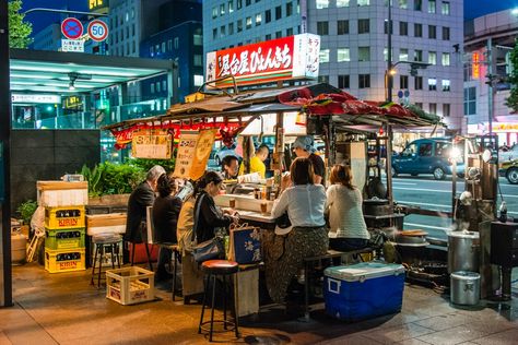 Food stall or yatai in Fukuoka Korean Food Stall, Street Food Stall, Japan Street Food, Street Food Design, Restaurant Ideas, Food Stall, Food Cart, Fukuoka, Market Place