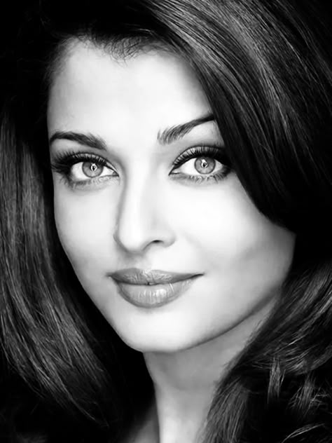 Aishwarya Rai Pencil Sketch, Potrait Refrences Women Indian, Potrait Sketch Celebrity, Aishwarya Rai Black And White, Aishwarya Rai Sketch, Aishwarya Rai Portrait, Aishwarya Rai Drawing, Bollywood Portraits, Celebrity Portrait Drawing Pencil