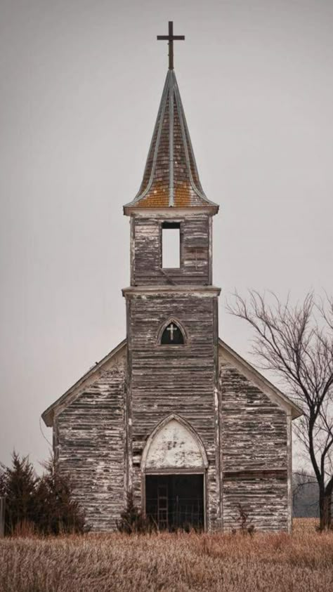 Wooden Church, Abandoned Churches, Country Churches, Old Country Churches, Abandoned Church, Church Pictures, Bridal Attire, Old Churches, Country Church