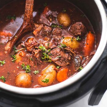 Instant Pot Beef Bourguignon | Creme De La Crumb Instant Pot Beef Bourguignon Recipe, Instant Pot Beef Bourguignon, Feijoada Recipe, Beef Bourguignon Recipe, Beef Crockpot, Instant Pot Pot Roast, Mojito Recept, Classic Pot Roast, Pepperocini Recipes