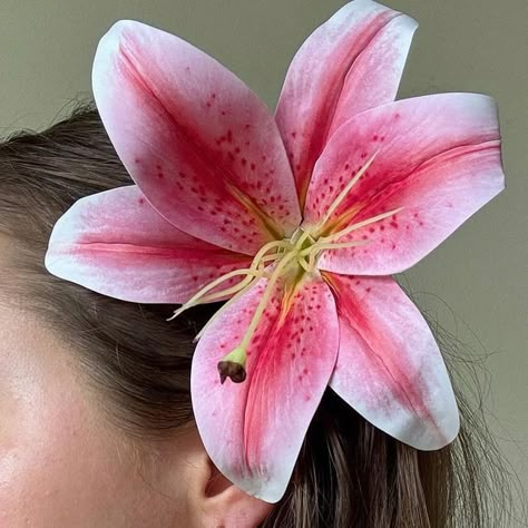 Operose Store on Instagram: "you guys asked for them & i made them !!   all new hair pieces available now on my website 🌸 there are so many florals to choose from such as anthuriums , orchids , hydrangeas , lilies & more 🌺  #summeraccessories #springaccessories #hairstyles #hairclips #clawclips #handmadehairclips #flowers #florals" Orchid Hair Clip, Lily Hair Clip, Flowers In My Hair, Flower Hairpin, Lagoona Blue, Stargazer Lily, Spring Accessories, Flower Hair Pin, April 29