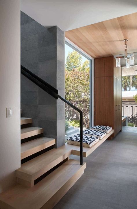 An impressive Palo Alto home with a central courtyard: C-Through House Central Staircase, Central Courtyard, Accessory Dwelling Unit, Small Courtyards, Floor Plan Layout, The Staircase, Urban Loft, California Homes, Indoor Outdoor Living