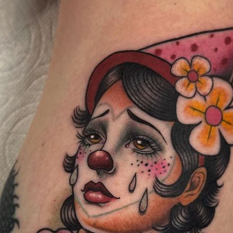 Jasmine Wright on Instagram: "Cute sad clown for @chillestgirl done today at @bigtroubletattoo ❤️🤡❤️ I had so much fun with this, and now i wanna tattoo only clowns exclusively. Holler at me to get one - imbusy666@hotmail.com (or any other design, I won’t force clowns on y’all, I promise) thank you, Jordyn!!! #jasminewrightisyourfriend #bigtroubletattoo #sandiego #sandiegotattoo" Clown Leg Tattoo, Chicana Clown Tattoo, Clown Pinup, Clown Tattoo Traditional, Female Clown Tattoo, Chicano Clown Tattoo, Vintage Clown Tattoo, Clown Girl Drawing, Cute Clown Tattoo