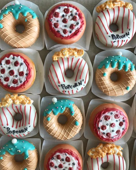 Love love love. . . #crazepop #cakepopmalaysia #cakepopsmalaysia #cakepop #popcakemalaysia #cakesicles #popsicles #fancybakeddonut… Donut Decorating Ideas, Fancy Donuts, Pastel Cupcakes, Donut Decorations, Cute Donuts, Cute Baking, Homemade Donuts, Delicious Donuts, Baked Donuts