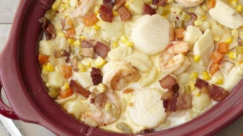 A creamy chowder full of shrimp, scallops, and chunks of halibut gets hearty flavor and a touch of sweetness from sweet corn, potatoes, and bacon. Slow Cooker Fish, Fish Chowder Recipe, Baked Potato Soup Easy, Fish Chowder, Slow Cooker Lentils, Seafood Chowder, Chowder Recipe, Slow Cooker Tacos, Soup Recipes Slow Cooker