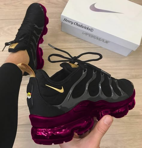 Tns Shoes, Nike Shoes Women Fashion, Pretty Sneakers, Vapor Max, Nike Fashion Shoes, Jordan Shoes Girls, All Nike Shoes, Purple Sneakers, Nike Air Shoes