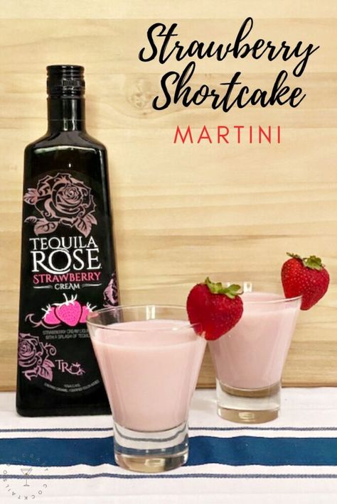 How To Make A Sweet Strawberry Shortcake Martini Strawberry Shortcake Drink Alcohol, Drinks To Make With Tequila Rose, Drinks With Tequila Rose, Tequila Rose Mixed Drinks, Baja Rosa Drinks, Strawberry Shortcake Shot, Strawberry Shortcake Drink, Botellas Aesthetic, Tequila Recipes