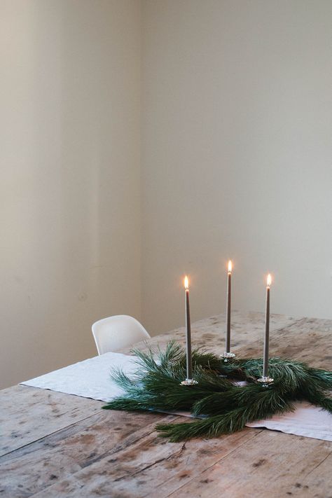 DIY | Christmas Table Wreath and Preparing Your Home for Hosting - A Daily SomethingA Daily Something Table Wreath, Diy Christmas Table, Minimalist Christmas Decor, Natural Christmas Decor, Pretty Candle, Minimal Christmas, Simple Christmas Decor, Candle Displays, Navidad Diy