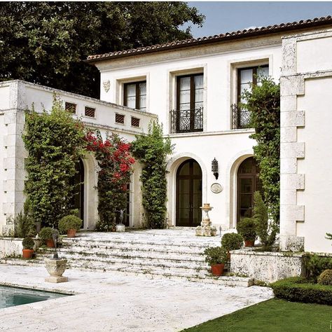 Melissa Penfold on Instagram: “Home has never been more important than during the pandemic. With limited restaurant options, even fewer travel options and little reason…” Mediterranean Mansion, Mediterranean Revival, Mediterranean Style Homes, Casas Coloniales, Mediterranean Decor, Mediterranean Home, Luxe Interiors, Mediterranean Homes, Mediterranean Style