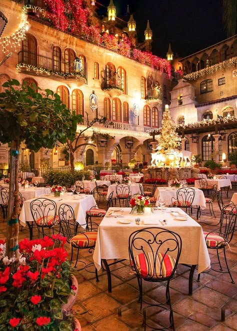 https://flic.kr/p/RGJCiy | Christmas - USA - RIVERSIDE - Mission Inn Hotel-01 Riverside Mission Inn, Riverside Hotel, Mission Inn, Dinner Places, Love Street, Flower Shops, Resort Villa, Outdoor Restaurant, Beautiful Hotels