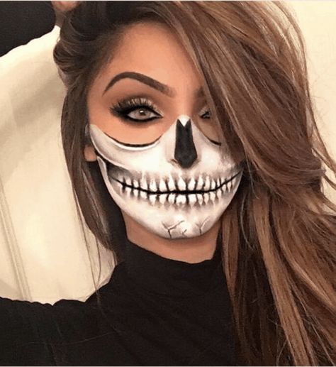 Nem Halloween Makeup, Pelottava Halloween, Halloweenský Makeup, Halloween Make-up Looks, Holloween Makeup, Half Skull, Creepy Halloween Makeup, Cute Halloween Makeup, Skeleton Makeup