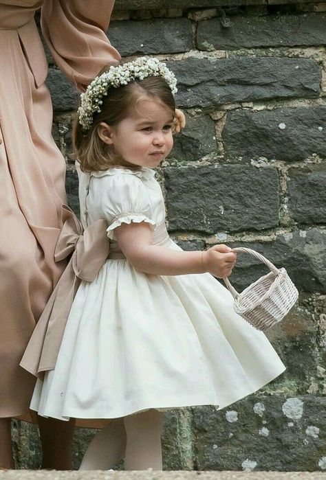 Pippa Middleton Photos, Pippas Wedding, Pippa Middleton Wedding, Harry Wedding, Herzogin Von Cambridge, James Matthews, Meghan Markle Wedding, Satin Flower Girl Dress, Pippa Middleton