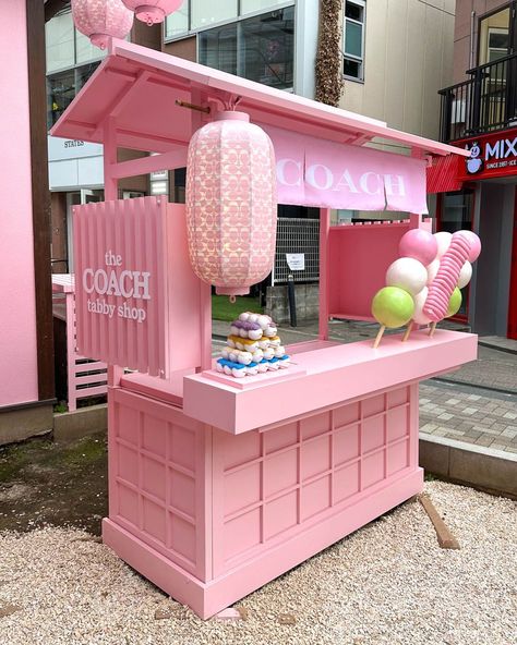 Pop Up Cafe Design, Kiosk Design Ideas, Foodtrucks Ideas, Candy Business, Food Stall Design, Pop Up Cafe, Candy Stand, Kawaii Store, Ice Cream Stand