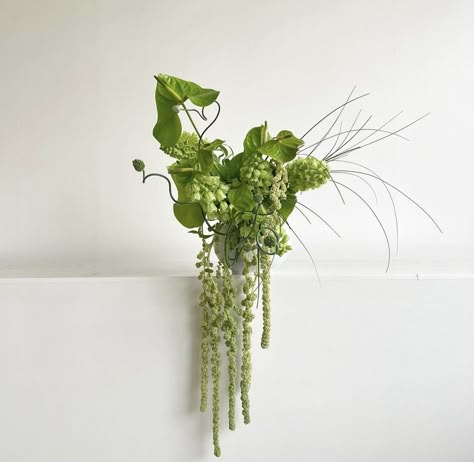 All Green Floral Arrangements, Ikebana Bouquet, Modern Green Wedding, Green Floral Arrangements, Green Flower Arrangements, Holland Wedding, Winery Reception, Green Carnation, Flower Styling