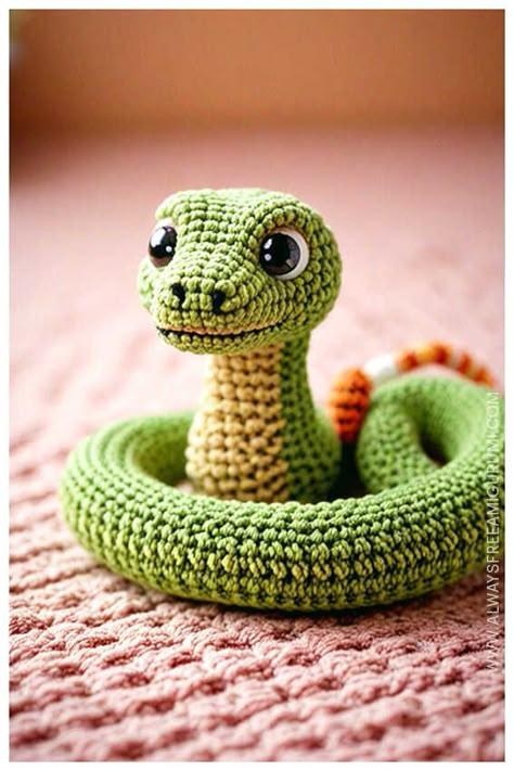 Crochet Snake Amigurumi Free Pattern Crochet Free Snake Pattern, Crochet Cobra Free Pattern, Crochet Snakes Free Pattern, Plush Yarn Crochet Ideas, Amigurumi Snake Free Pattern, Crochet Snake Pattern Free, Knitted Snake, Crochet Snakes, Knit Snake