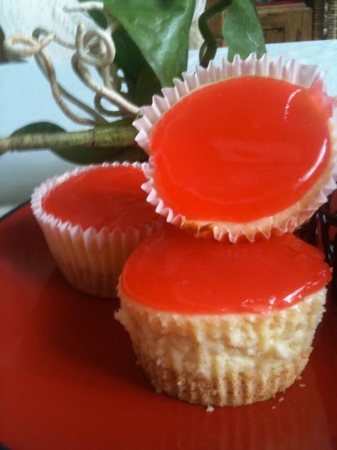 Guayaba Recipes, Guava Cheesecake, Guava Cupcakes, Guava Desserts, Hawaiian Dessert Recipes, Guava Cake, Guava Recipes, Hawaiian Desserts, Hawaiian Recipes