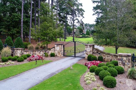 Farm Gates Entrance, Ranch Entrance Ideas, Landscaping Entrance, Entrance Gates Driveway, Driveway Entrance Landscaping, Farm Entrance, Estate Gates, Driveway Entrance, Farm Gate