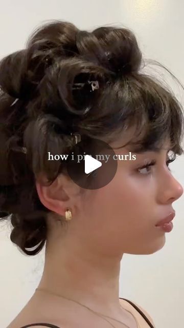 Agathe Renou on Instagram: "How I style my hair w pin curls 🎀
Products:
@crownaffair hair towel
@theinnatelife hairbrush 
@kerastase_official premiere serum
@colorwowhair dream coat spray
@kenraprofessional volume mousse extra 17
@dysonbeauty airwrap with 1.6 in barrel
@matrix vavoom hairspray
& duck bill clips from amazon" Hair Clip Volume, Setting Curls With Clips, How To Do Pin Curls, Agathe Renou, Curls Products, Volume Mousse, Style My Hair, Duck Bill, Beauty Parlour