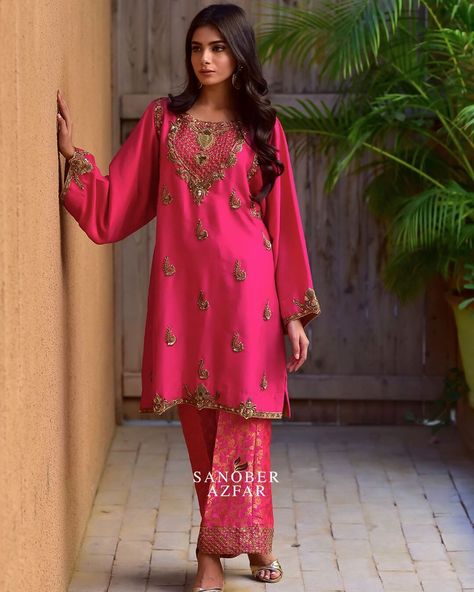 81 Likes, 2 Comments - Sanober Azfar (@sanoberazfar) on Instagram: “FORMALS | www.sanoberazfar.com . . #sanoberazfar #sanoberazfarformals #sanoberazfargota #karachi…” Baby Dress Diy, Maharani Designer Boutique, Embroidery Fashion Detail, Indian Designer Suits, Pakistani Wedding Outfits, Beautiful Pakistani Dresses, Designer Boutique, Womens Clothing Online, Embroidery Suits Design