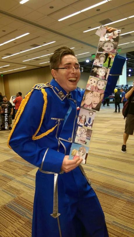 Maes Hughes from Fullmetal Alchemist Fullmetal Alchemist Cosplay, Best Cosplay Ever, Peter Quill, Fullmetal Alchemist Brotherhood, Cosplay Tips, Amazing Cosplay, Manga Cosplay, Geek Culture, Fullmetal Alchemist