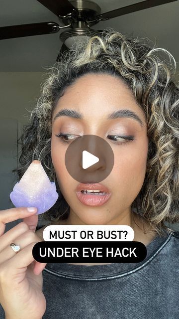 Michelle 🇩🇴 JAX Makeup Artist | Natural Makeup Expert on Instagram: "Flawless under eye hack 👁️  If you’re wanting a the most perfect, crease proof under eye, you need to try this makeup hack!  Here’s how to achieve this look 👇🏽 ✨Apply loos setting powder to a triangular powder puff ✨Pick up a bit of powder bronzer or eyeshadow on the tip of the applicator  ✨Press it under the eye hugging the lash line  That’s it!   What do you think of this makeup hack? Is it a must or a bust? Let me know in the comments.   Follow @themichellesanchez for more makeup hacks videos like this + check out the link in bio for details on what I used ✨  #makeuphacks #mustorbust #virtualbeautyadvisor #beginnermakeuptips #perfectundereye #settingpowder #promakeupartisttips #beginnermakeuptutorial #diymakeup #m Under Eye Makeup Eyeshadow, Under Eye Setting Powder, Dry Under Eyes, Makeup Hacks Videos, Under Eye Makeup, Eye Tricks, Beauty Advisor, Powder Bronzer, Makeup Artist Tips