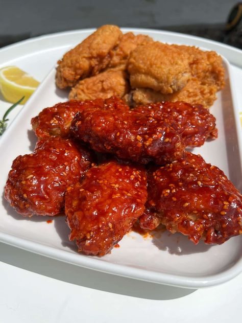 Korean Fried Chicken Fried Chicken Wings Recipe, Korean Fried Chicken Wings, Cutthroat Kitchen, Korean Fried Chicken Recipe, Chicken Wing Recipes Fried, Gochujang Sauce, Korean Chicken, Fried Chicken Recipe, Chicken Appetizers