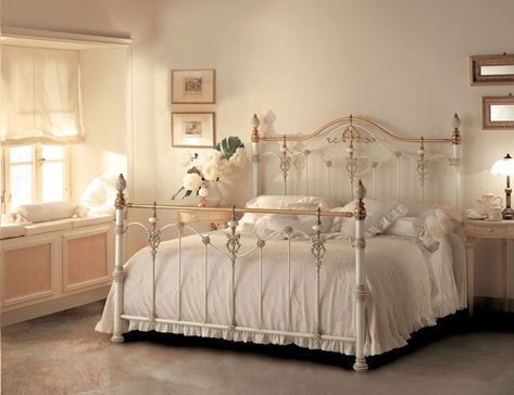 White Iron Beds, White Metal Bed, Wrought Iron Bed Frames, Wrought Iron Beds, Wrought Iron Bed, Bed Classic, Iron Bed Frame, Brass Bed, White Bed