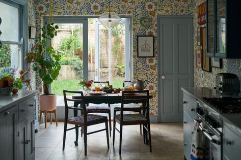 A look at our favourite deVOL kitchens sent to us from your fabulous homes all over the world. - The deVOL Journal - deVOL Kitchens Devol Kitchens Shaker Style, Shaker Kitchen Inspiration, Autumn Interior, Kitchen Wrap, Devol Kitchens, English Interior, Amazing Homes, Traditional Kitchen Design, Comfy Bedroom