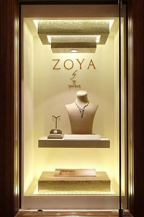 Accessories Window Display, Jewelry Shop Window, Jewelry Shop Display, Jewelry Store Interior, Yabu Pushelberg, Jewerly Displays, Jewelry Store Design, Jewellery Shop Design, Storefront Design