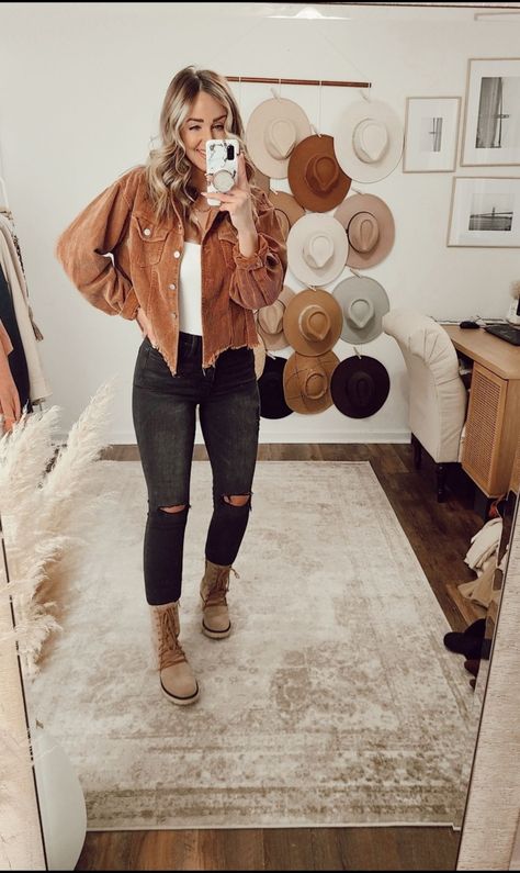 Cute Fall Inspired Outfits, Fall Layering Outfits Women, Boho In Winter Outfit, Nashville Inspired Outfits Winter, Fall Outting Outfits, 68 Degree Weather Outfit Work, Plaid Winter Outfits For Women, Womens Outfits For Winter, Call Outfits 2023 Casual