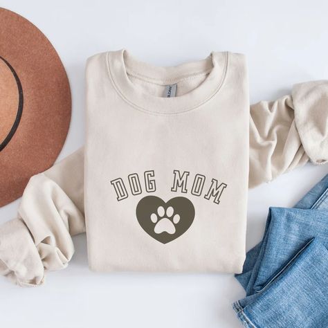 Dog Sweatshirt Dog Mom Gifts Dog Lovers Gift Mom Gifts - Etsy Mom Gifts Christmas, Dog Mom Christmas, Dog Lovers Birthday, Etsy Clothes, Mom Accessories, Dog Christmas Gifts, Dog Sweatshirt, Dog Mom Shirt, Gifts For Dog Owners