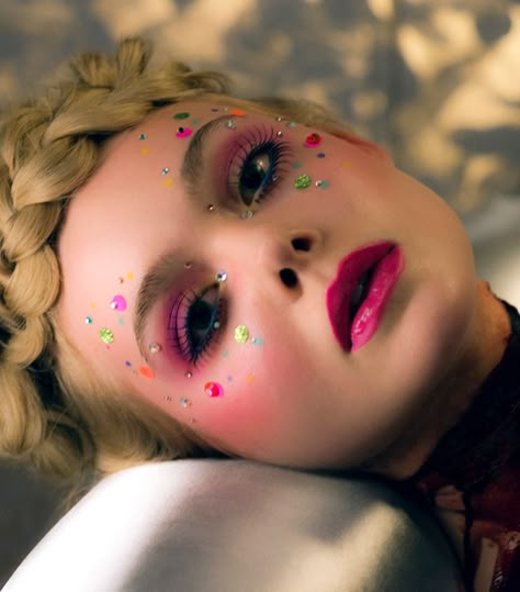 Demon Makeup, Dramatic Eyeliner, Neon Demon, The Neon Demon, Neon Cat, Professional Hair Tools, Movie Makeup, Punk Makeup, Event Makeup