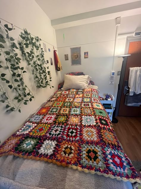 Scrappy Granny Square Blanket, Granny Square Scrap Blanket, Scrap Granny Square Blanket, Colorful Granny Square Blanket, Scrap Yarn Blanket Crochet, Scrap Blanket Crochet, Scrap Yarn Granny Square, Granny Square Blanket Aesthetic, Scrappy Crochet Blanket