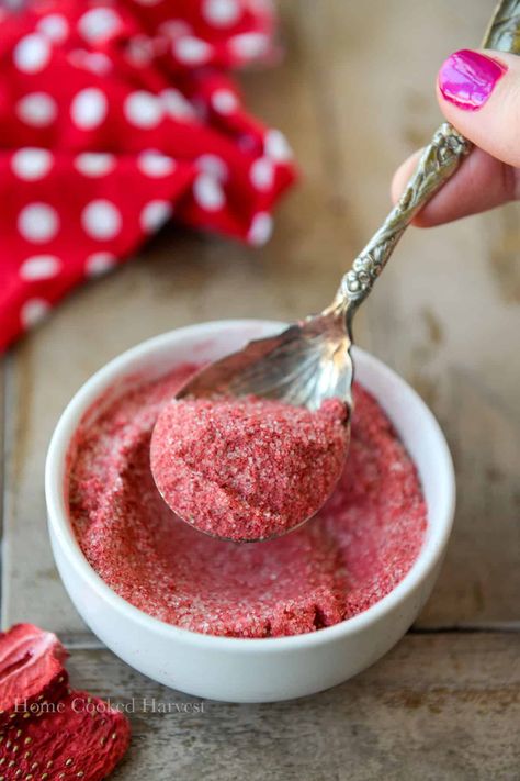 Strawberry Sugar Recipe - Home Cooked Harvest Strawberry Extract Recipe, Finishing Sugar Recipes, Flavored Sugar Recipe, Strawberry Powder Recipes, Finishing Sugar, Flavored Sugars, Fruit Sugar, Strawberry Sugar, Infused Sugar