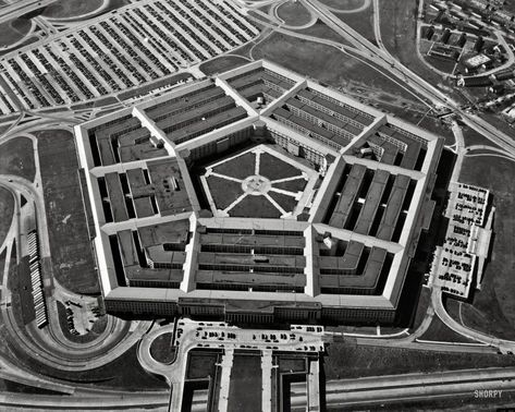 Pentagon Seen From the Air in the 1940s #ThePentagon Project Blue Book, The Pentagon, Aliens And Ufos, Blue Books, Ancient Aliens, World Trade, Birds Eye View, World Trade Center, Rare Photos