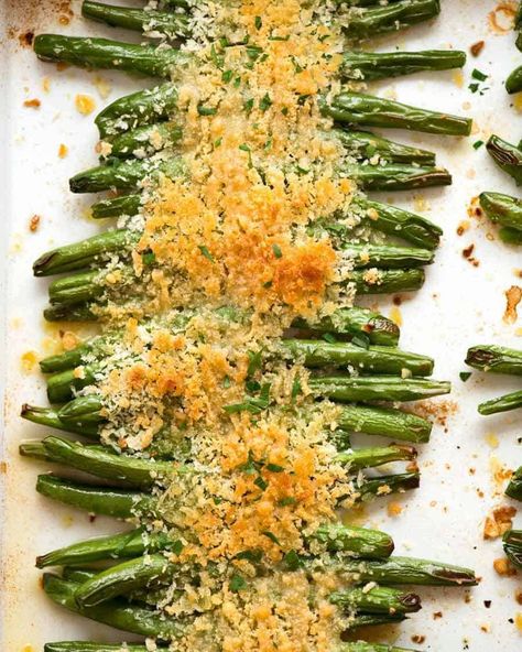 Overhead photo of Parmesan Roasted Green Beans on a tray, fresh out of the oven Parmesan Roasted Green Beans, Cooking Fresh Green Beans, Asparagus Recipes, Garlic Green Beans, Asparagus Pasta, Recipetin Eats, Recipe Tin, Roasted Green Beans, Fresh Green Beans