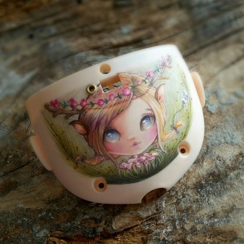 Kassandra Box Blythe doll backplate by Kassandra S. Moss Blythe Custom, Plate Art, Custom Blythe, Sewing Dolls, Back Plate, Custom Dolls, Blythe Doll, Cute Dolls, Blythe Dolls