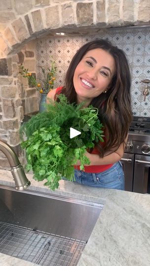 How To Store Fresh Parsley, How To Store Fresh Herbs, Store Fresh Herbs, 200k Views, Food Preserving, The Mediterranean Dish, Shake Off, A Bouquet Of Flowers, Recycle Bag