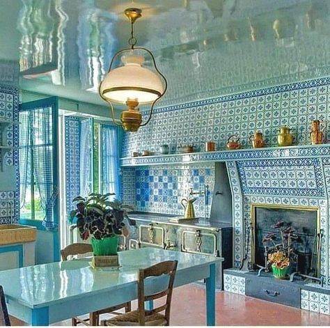 Claude Monet | Claude Monet lived in his home at Giverny for forty-three years, from 1883 to 1926 Art Deco Home Design, Claude Monet House, Giverny Monet, Glossy Kitchen, Blue Kitchen Designs, Giverny France, Kitchen Built In, Blue Tiles, Blue Kitchens