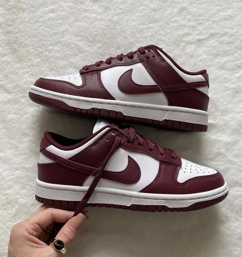 Doudoune The North Face, Burgundy Nikes, Trendy Shoes Sneakers, Dr Shoes, Pretty Shoes Sneakers, All Nike Shoes, Shoe Wishlist, Team Red, Baskets Nike