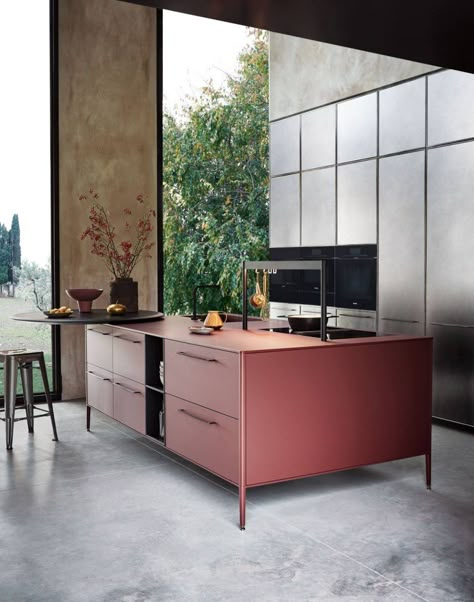 Italian Kitchen Cabinets, Modern Italian Kitchen, Laminate Kitchen, Kitchen Showroom, Decor Ikea, Classic Kitchen, Kitchen Models, Metal Kitchen, Kitchen Units